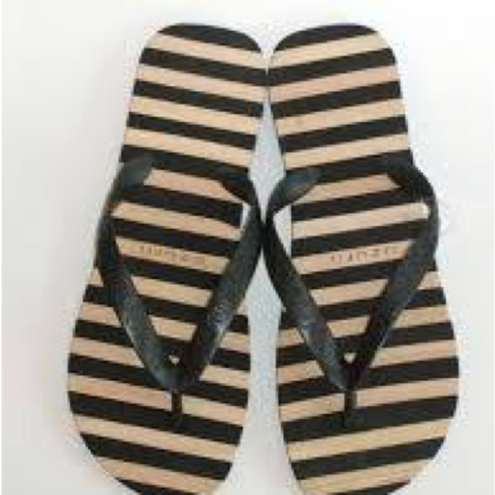 Uzurii luxury footwear woodies size 9
